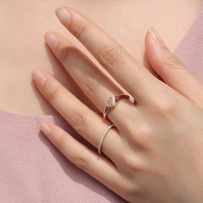 Heart signet diamond ring